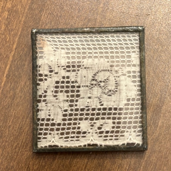 Lace pin brooch square vintage - Picture 1 of 3